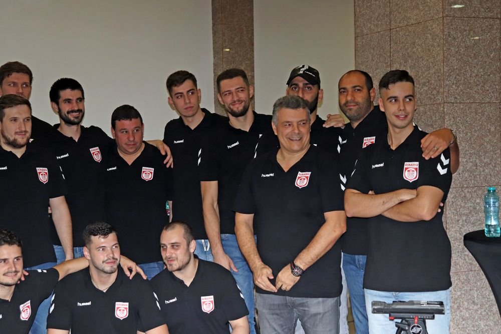 Dinamo se poate califica în primăvara Ligii Campionilor, dar va sărbători cu măsură. 
