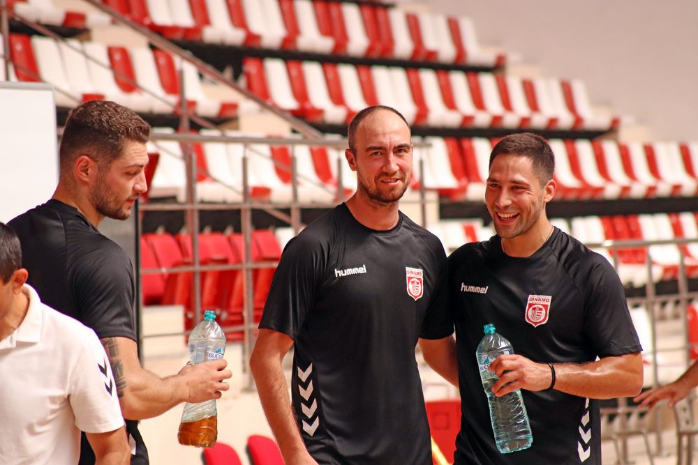 Handbaliștii de la Dinamo așteaptă 