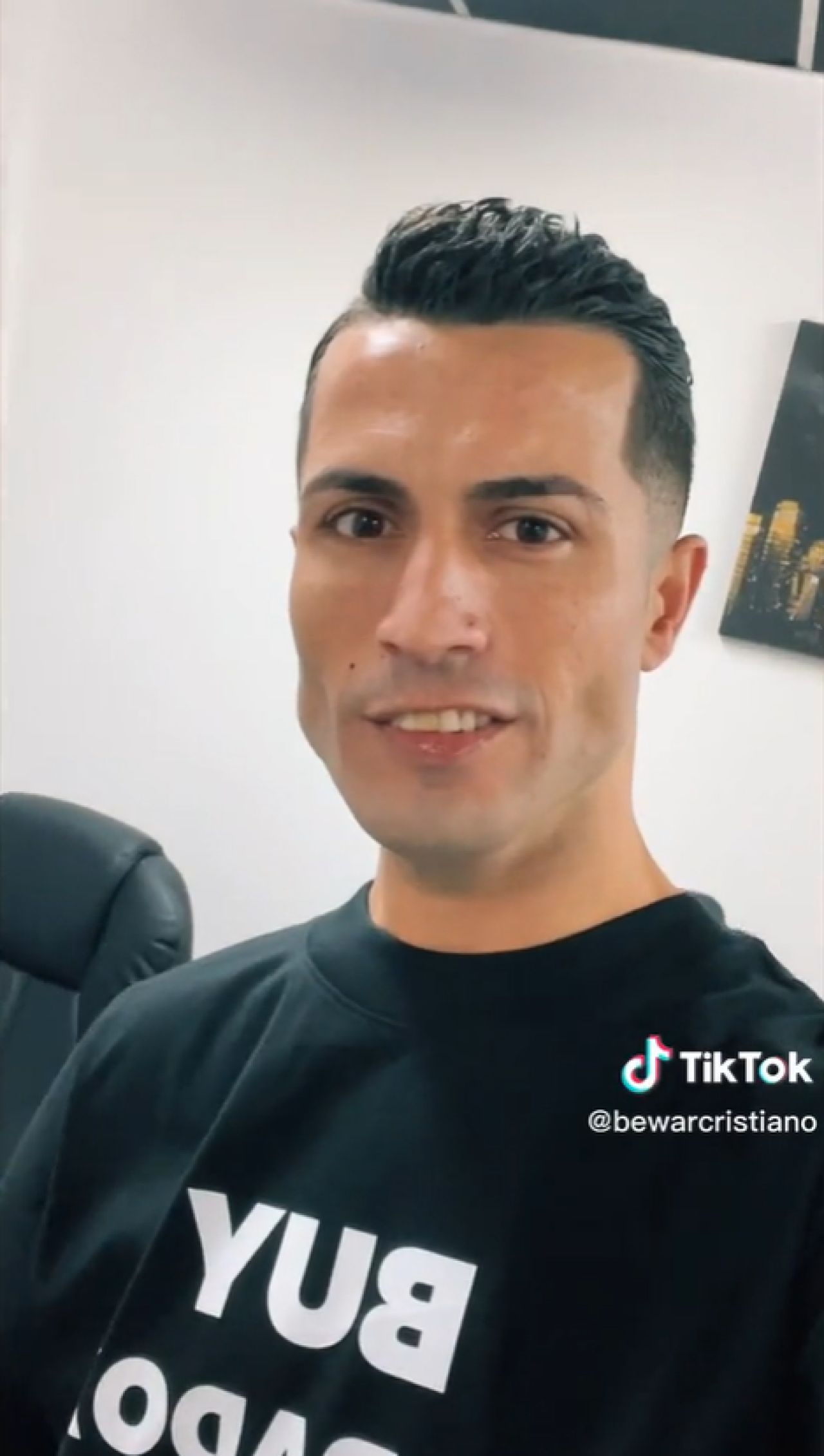 Un bărbat din Anglia susține că este sosia lui Ronaldo, iar femeile îl iubesc pentru asta. Ce favoare îi cer fanii_8