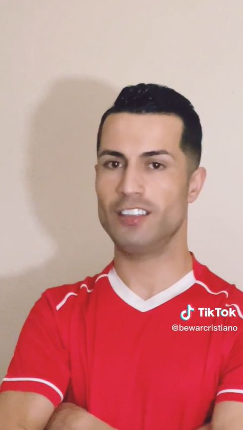 Un bărbat din Anglia susține că este sosia lui Ronaldo, iar femeile îl iubesc pentru asta. Ce favoare îi cer fanii_10