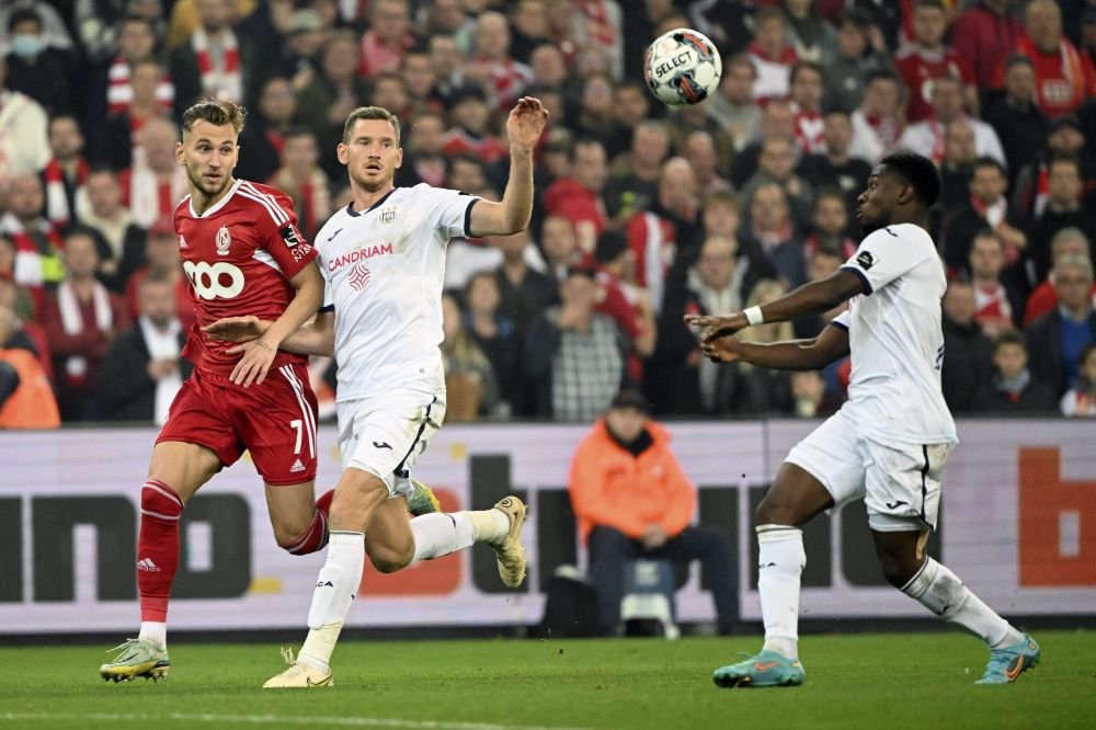 Denis Drăguș, suspendat și amendat după scandalul provocat în derby-ul întrerupt Standard - Anderlecht, înscrie în amicale!_2