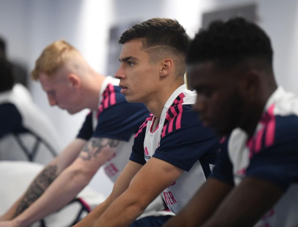 Cătălin Cîrjan, care la 10 ani juca deja la seniori, a debutat la prima echipă a lui Arsenal: ”Încă nu îl consider un debut”_19