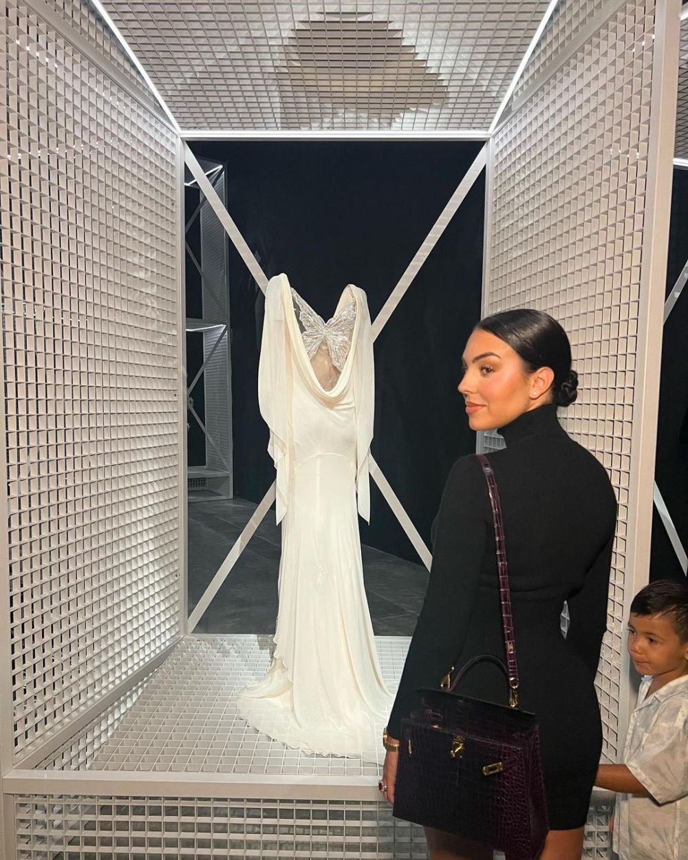 Fără număr! Georgina Rodriguez, 'blindată' în bijuterii de peste două milioane de euro! Cum arată accesoriile cu care a mers la meci _5
