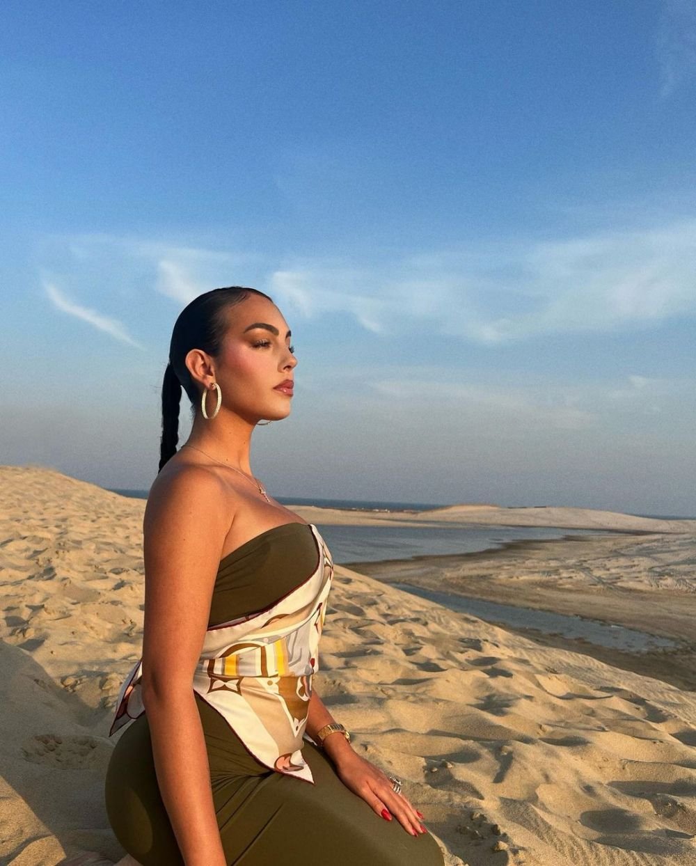 Fără număr! Georgina Rodriguez, 'blindată' în bijuterii de peste două milioane de euro! Cum arată accesoriile cu care a mers la meci _7