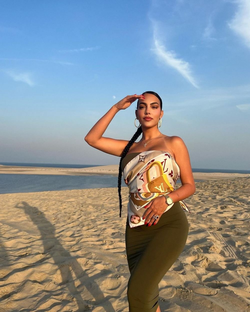 Fără număr! Georgina Rodriguez, 'blindată' în bijuterii de peste două milioane de euro! Cum arată accesoriile cu care a mers la meci _8