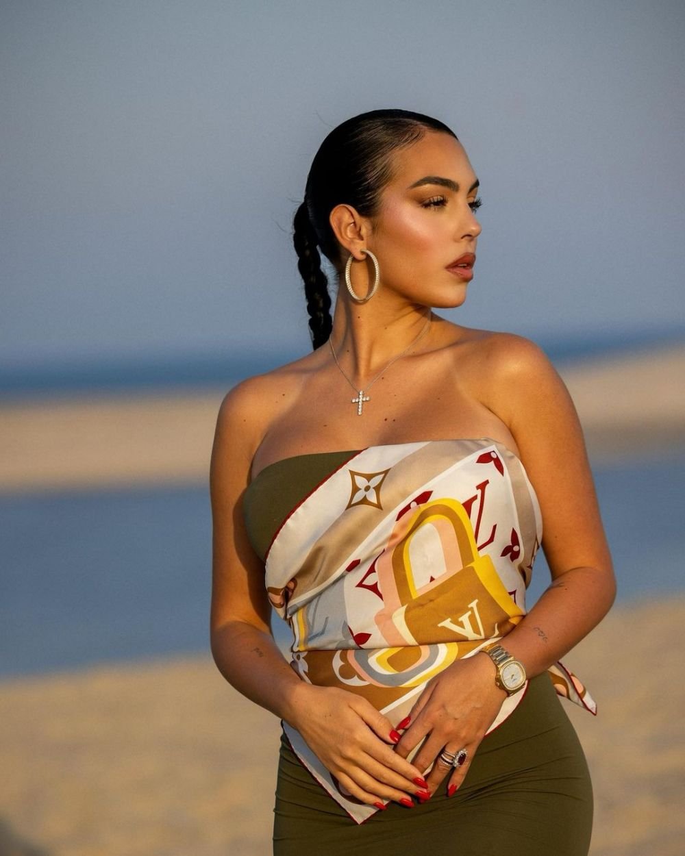 Fără număr! Georgina Rodriguez, 'blindată' în bijuterii de peste două milioane de euro! Cum arată accesoriile cu care a mers la meci _14