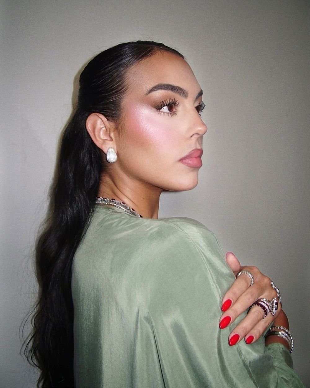 Fără număr! Georgina Rodriguez, 'blindată' în bijuterii de peste două milioane de euro! Cum arată accesoriile cu care a mers la meci _15