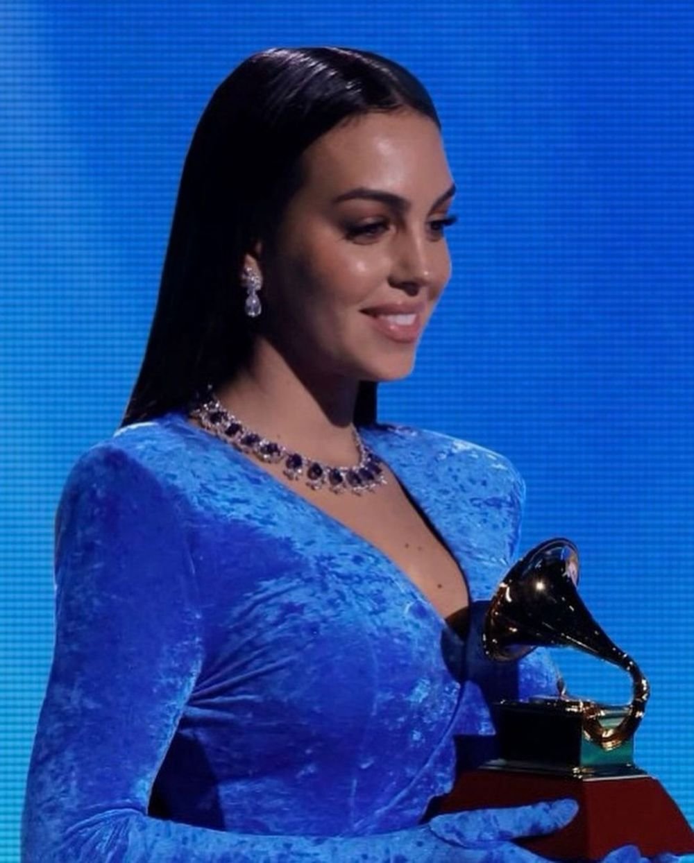 Fără număr! Georgina Rodriguez, 'blindată' în bijuterii de peste două milioane de euro! Cum arată accesoriile cu care a mers la meci _22