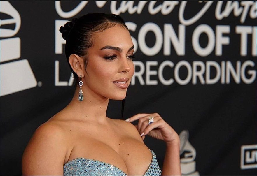 Fără număr! Georgina Rodriguez, 'blindată' în bijuterii de peste două milioane de euro! Cum arată accesoriile cu care a mers la meci _26