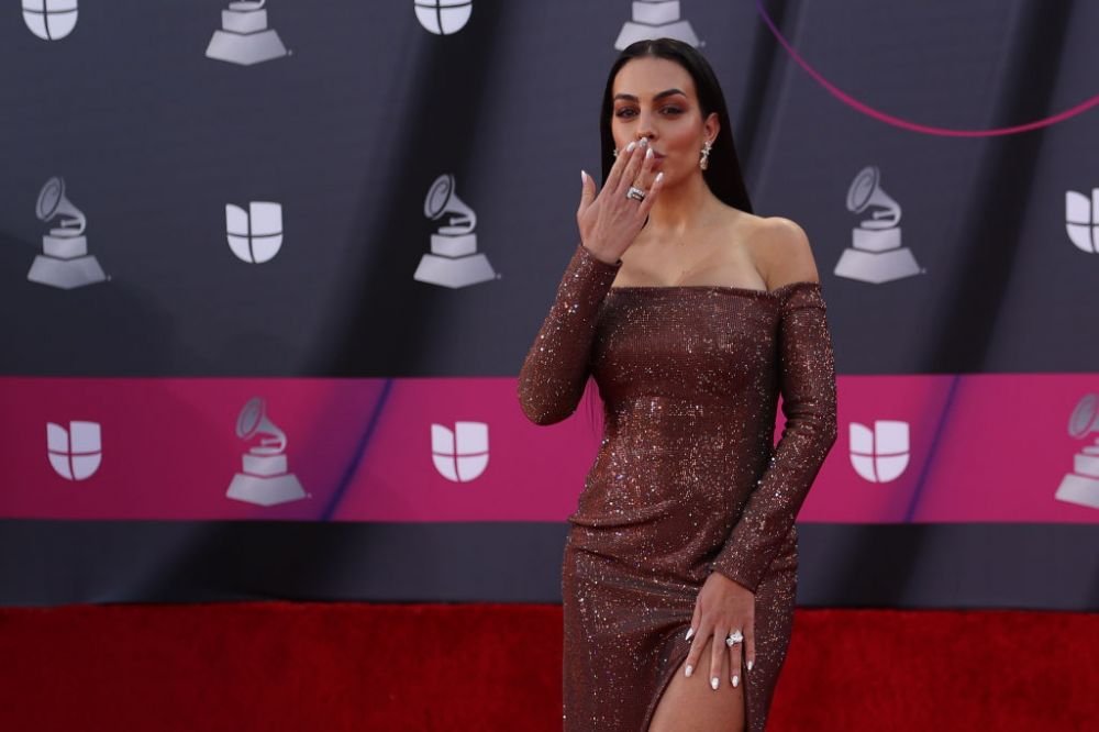 Fără număr! Georgina Rodriguez, 'blindată' în bijuterii de peste două milioane de euro! Cum arată accesoriile cu care a mers la meci _35