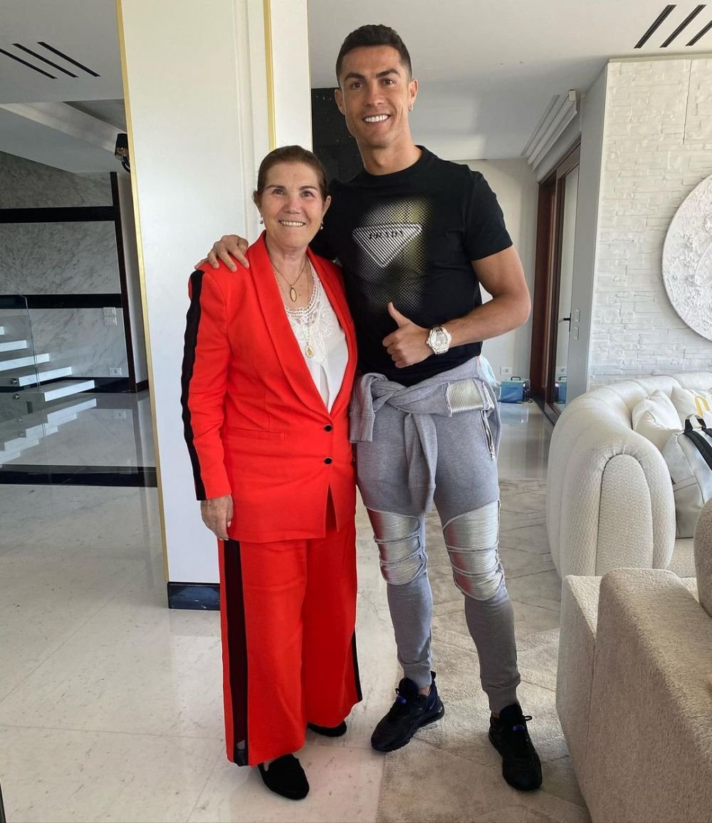 Fără număr! Georgina Rodriguez, 'blindată' în bijuterii de peste două milioane de euro! Cum arată accesoriile cu care a mers la meci _45