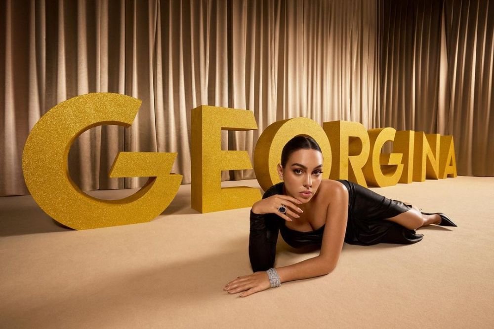 Fără număr! Georgina Rodriguez, 'blindată' în bijuterii de peste două milioane de euro! Cum arată accesoriile cu care a mers la meci _115