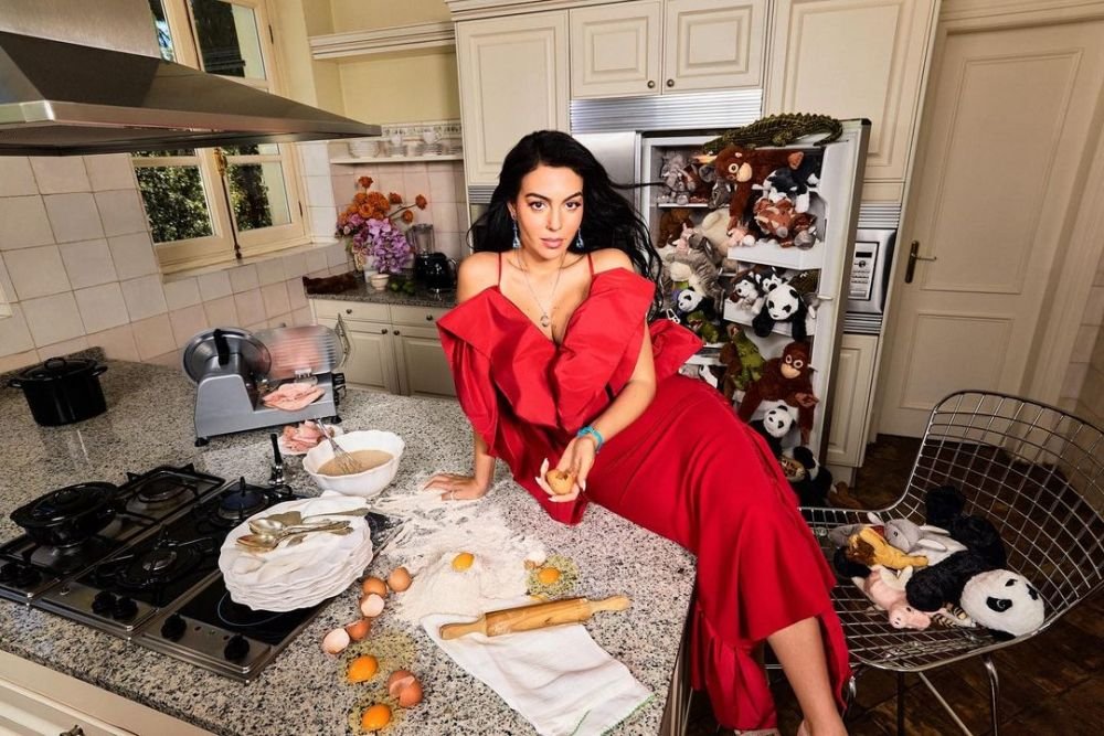 Fără număr! Georgina Rodriguez, 'blindată' în bijuterii de peste două milioane de euro! Cum arată accesoriile cu care a mers la meci _119