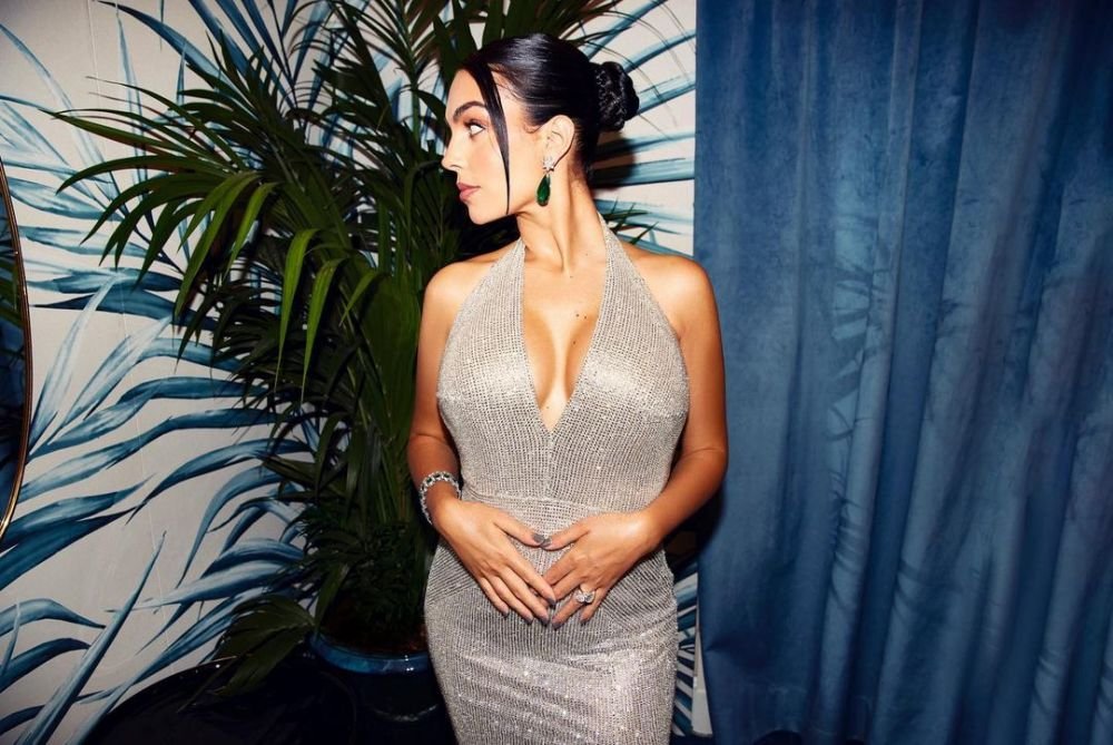 Fără număr! Georgina Rodriguez, 'blindată' în bijuterii de peste două milioane de euro! Cum arată accesoriile cu care a mers la meci _129