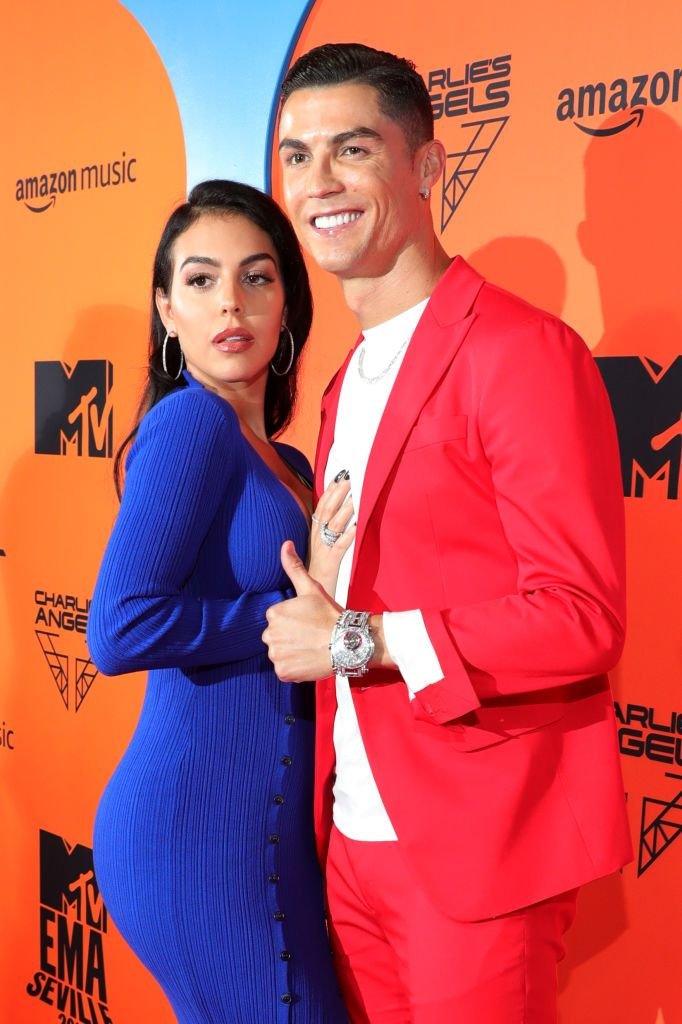 Fără număr! Georgina Rodriguez, 'blindată' în bijuterii de peste două milioane de euro! Cum arată accesoriile cu care a mers la meci _185