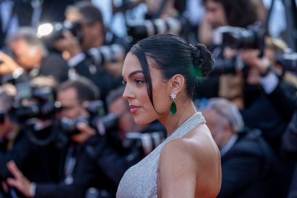 Fără număr! Georgina Rodriguez, 'blindată' în bijuterii de peste două milioane de euro! Cum arată accesoriile cu care a mers la meci _200