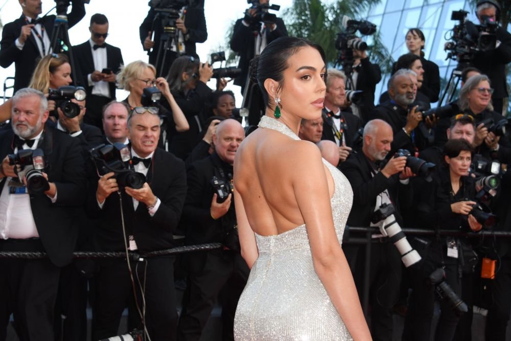 Fără număr! Georgina Rodriguez, 'blindată' în bijuterii de peste două milioane de euro! Cum arată accesoriile cu care a mers la meci _204