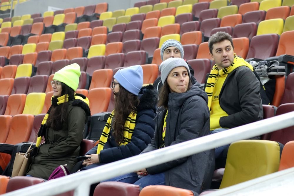 Borussia Dortmund, băgată în ceață pe Arena Națională. Autocarul germanilor, întârziat în traficul din București  _20