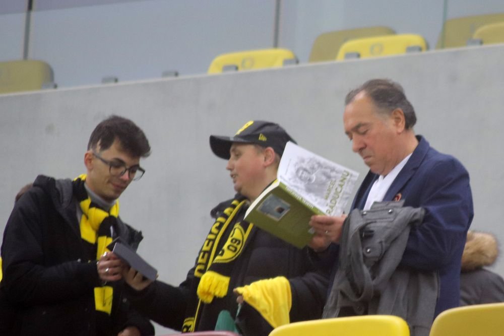 Borussia Dortmund, băgată în ceață pe Arena Națională. Autocarul germanilor, întârziat în traficul din București  _33