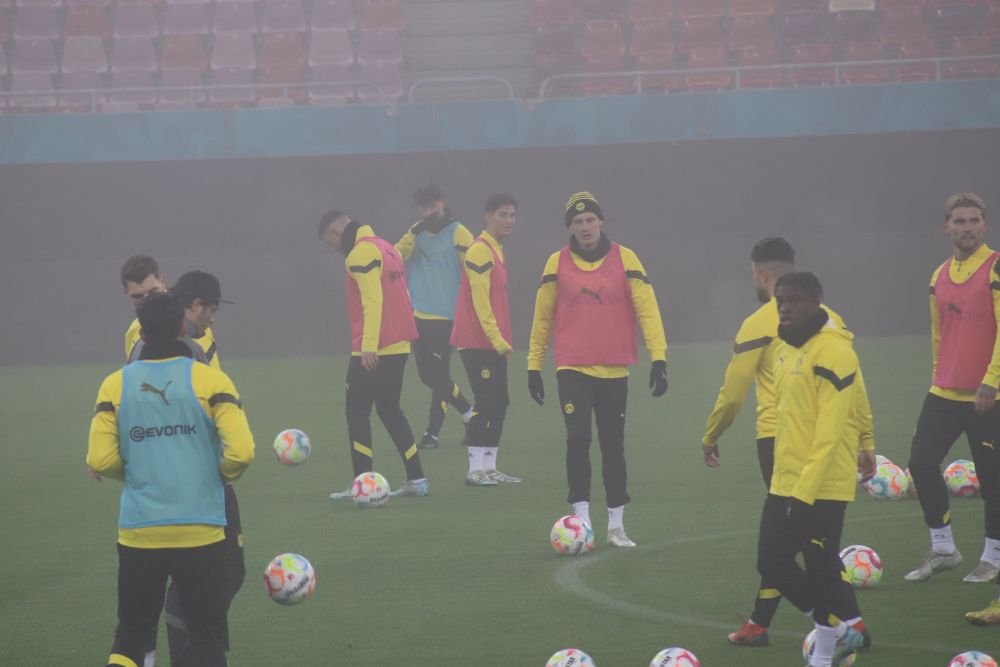 Borussia Dortmund, băgată în ceață pe Arena Națională. Autocarul germanilor, întârziat în traficul din București  _42