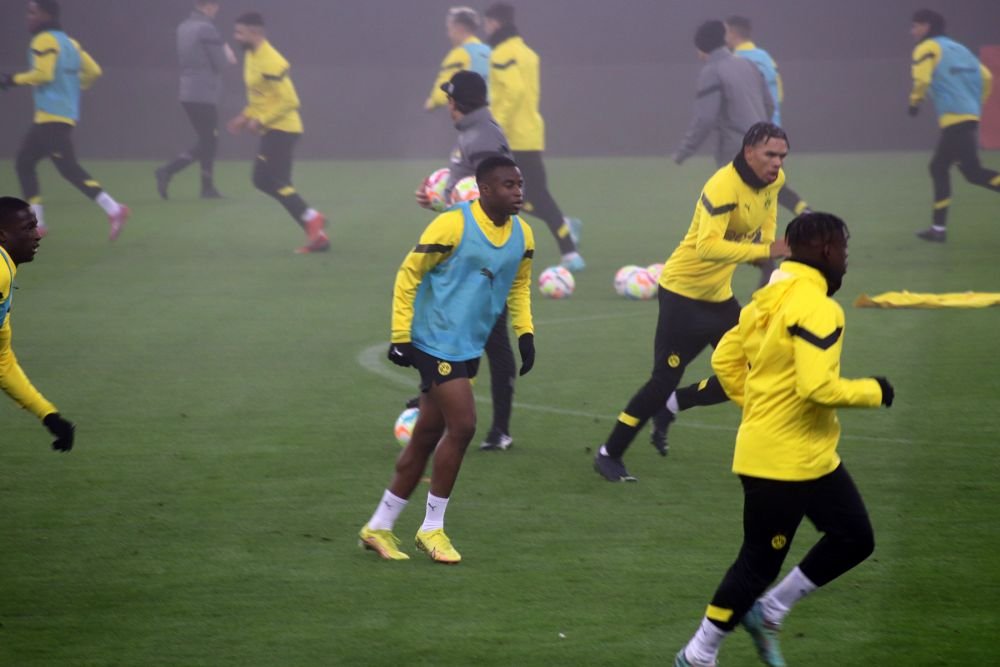 Borussia Dortmund, băgată în ceață pe Arena Națională. Autocarul germanilor, întârziat în traficul din București  _46