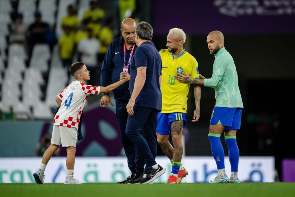 Cine e puștiul croat care l-a consolat pe Neymar chiar pe gazon, după eliminarea Braziliei de la Cupa Mondială_8