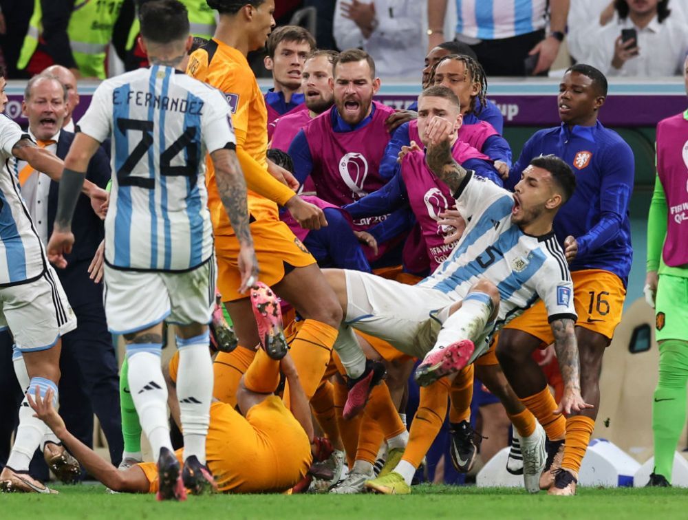 Nervi încinși în Olanda - Argentina! Virgil van Dijk și-a „calmat” adversarul cu un procedeu de wrestling_9