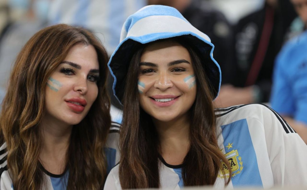 Rivalizează cu ”Miss Croația”! Argentiniencele au încins atmosfera la meciul cu Olanda_1
