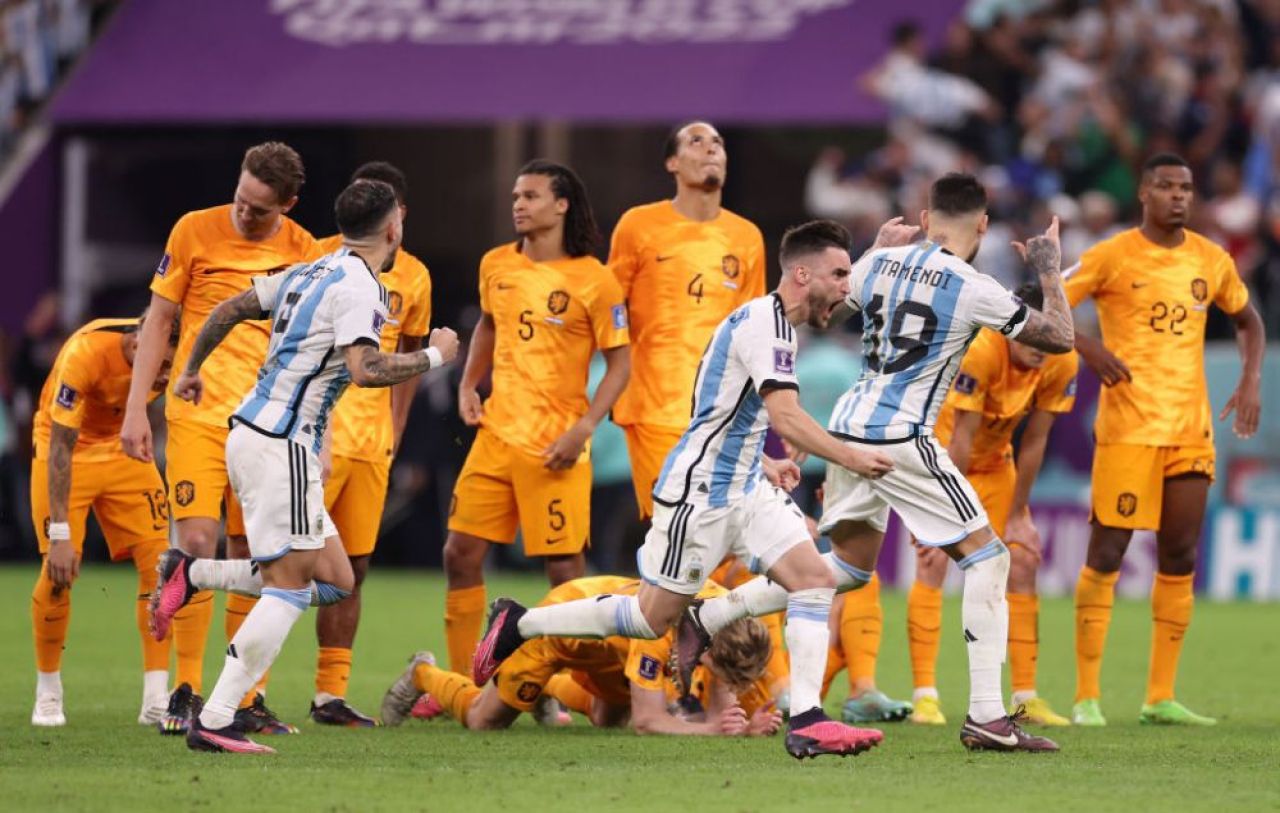 A pus sare pe rană! Gestul făcut de Otamendi, după ce Lautaro a transformat penalty-ul care a calificat Argentina în semifinale_9
