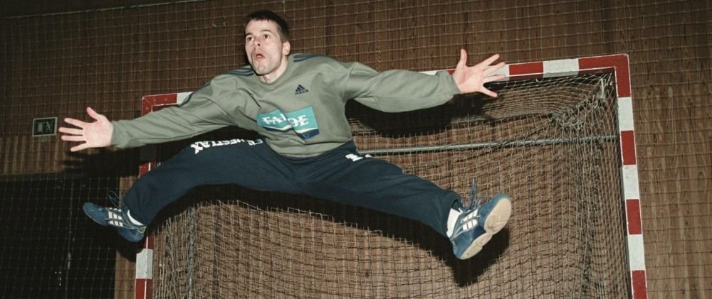 Țara în care pentru postul de prim-ministru se luptă campionul la fotbal și la 100 de metri cu portarul naționalei de handbal!_6
