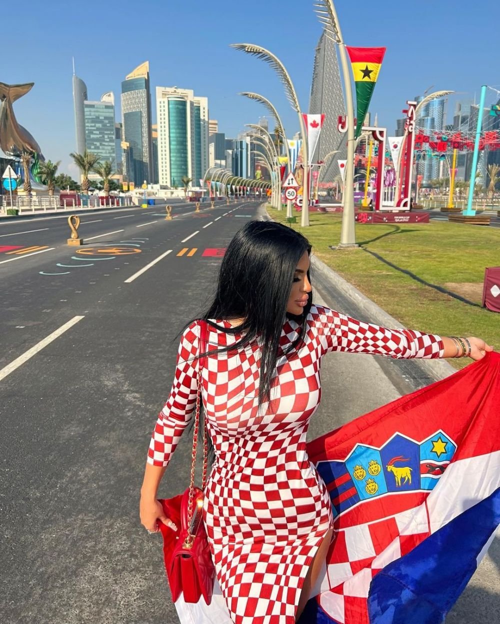 ”Îmi voi aminti toată viața”. Cum au reacționat polițiștii din Qatar când au văzut-o pe stradă_2