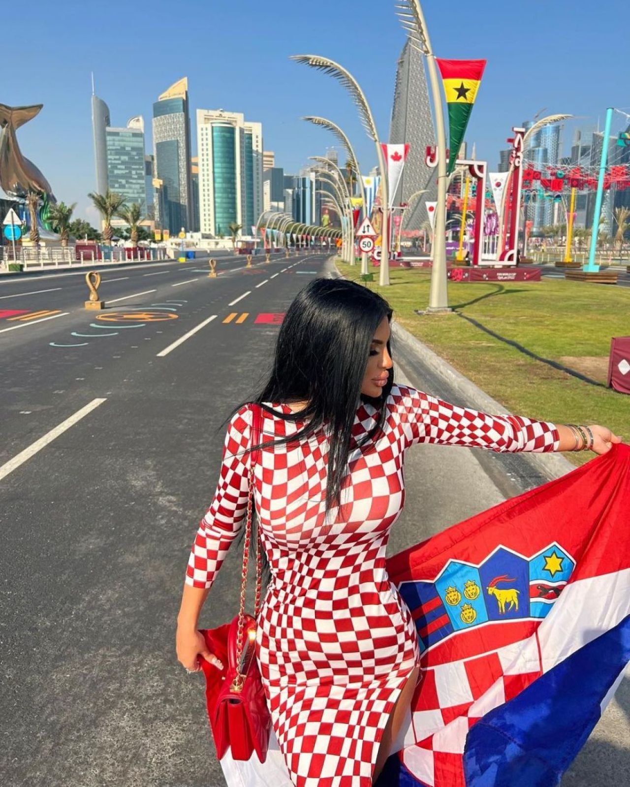 ”Îmi voi aminti toată viața”. Cum au reacționat polițiștii din Qatar când au văzut-o pe stradă_2