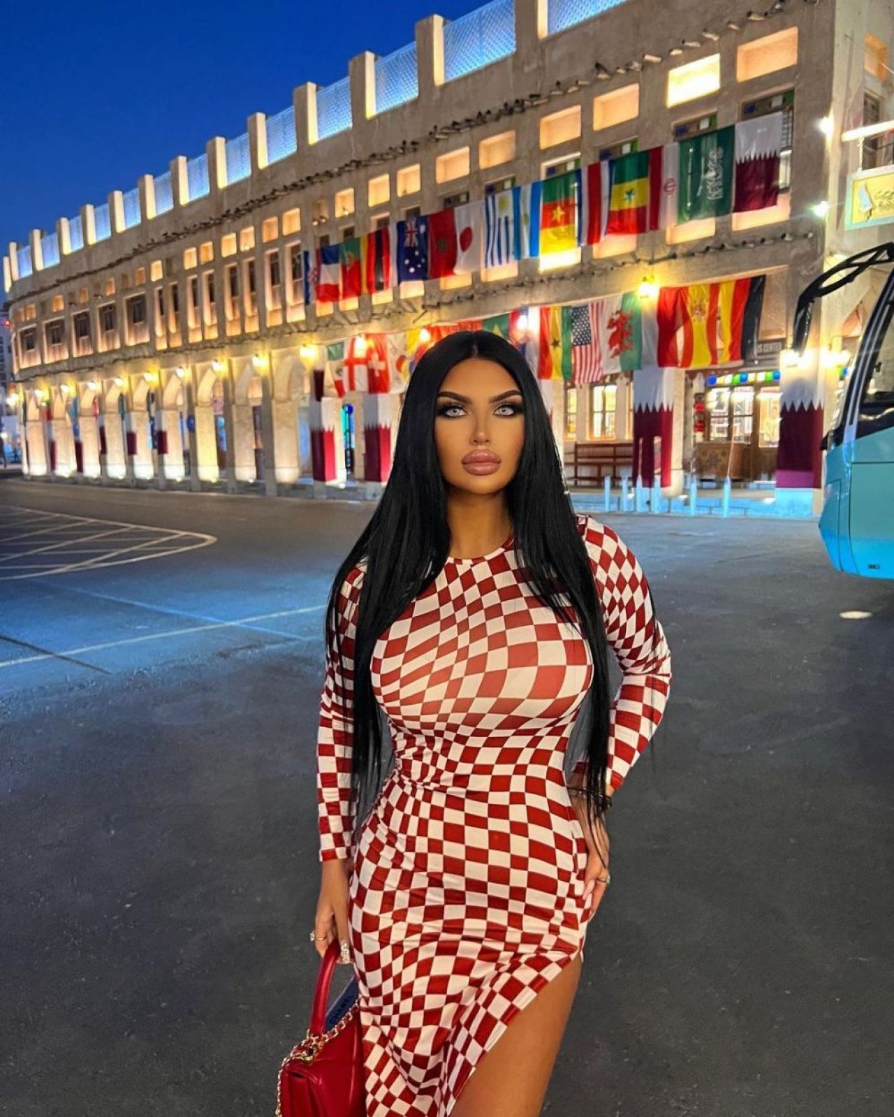 ”Îmi voi aminti toată viața”. Cum au reacționat polițiștii din Qatar când au văzut-o pe stradă_29