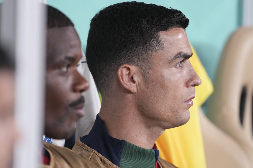 Gust amar? Cristiano Ronaldo, surprins de fotoreporteri în timpul meciului Portugalia - Maroc_3