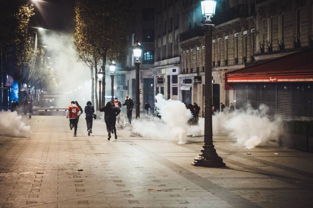 Incidente în Paris. Poliția a intervenit în forță pentru a-i