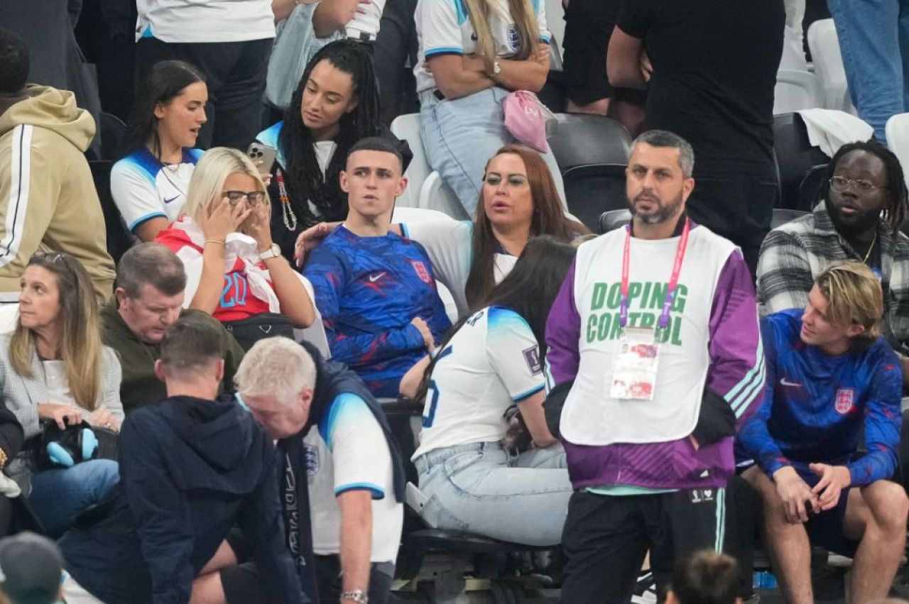 Consolați de partenere! Cum au trecut fotbaliștii englezi peste eliminarea de la Campionatul Mondial din Qatar_3