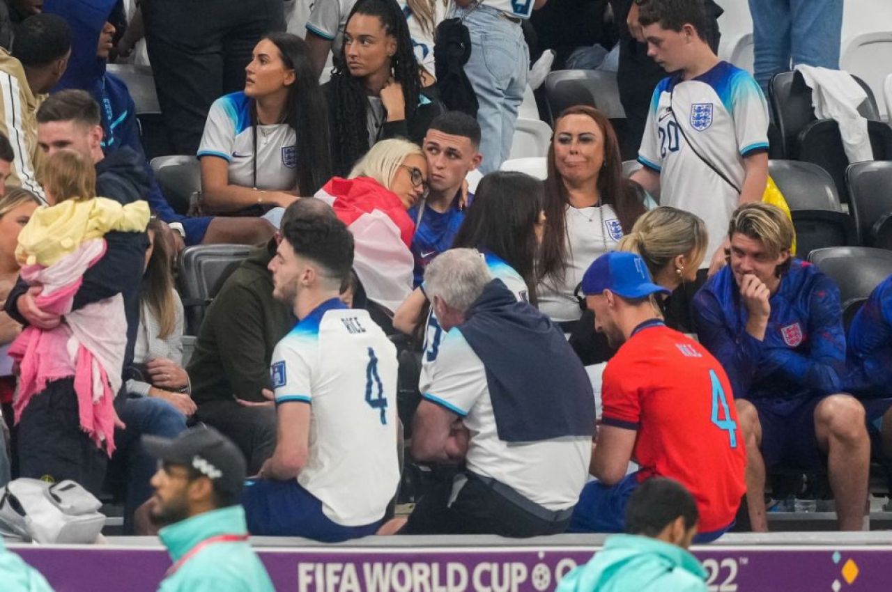 Consolați de partenere! Cum au trecut fotbaliștii englezi peste eliminarea de la Campionatul Mondial din Qatar_4