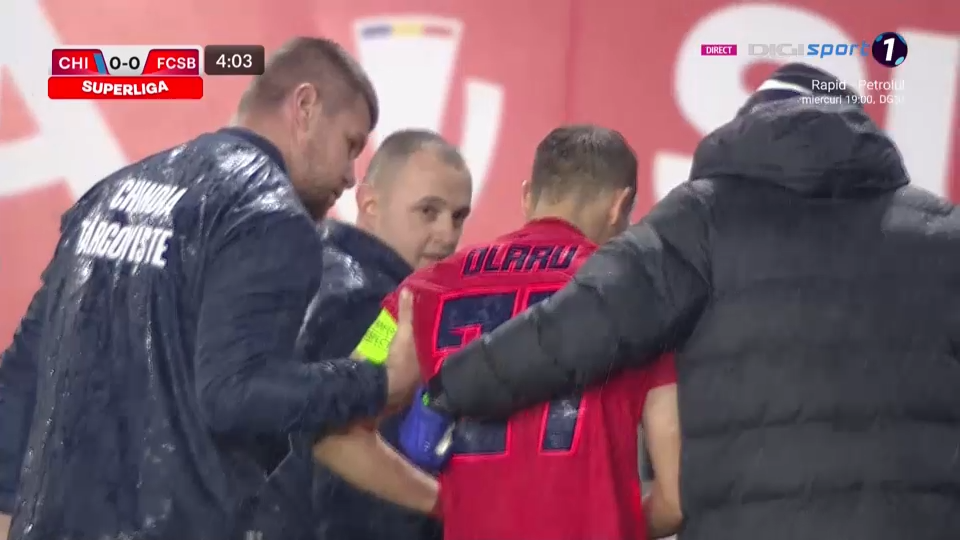 Doi dintr-o lovitură! FCSB a rămas fără Olaru și Compagno în urma unei accidentări teribile, după ce s-au lovit cap în cap _10