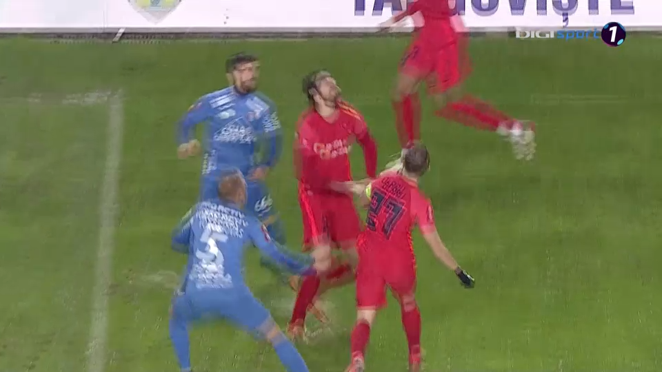 Doi dintr-o lovitură! FCSB a rămas fără Olaru și Compagno în urma unei accidentări teribile, după ce s-au lovit cap în cap _11