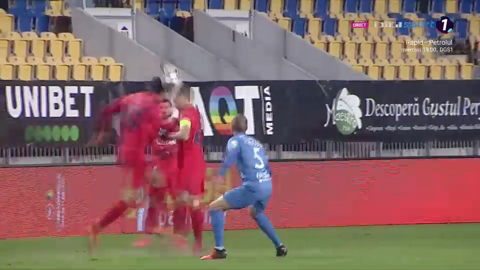 Doi dintr-o lovitură! FCSB a rămas fără Olaru și Compagno în urma unei accidentări teribile, după ce s-au lovit cap în cap _13