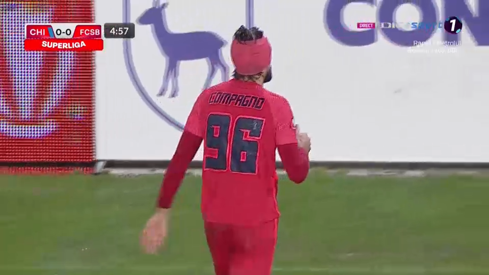 Doi dintr-o lovitură! FCSB a rămas fără Olaru și Compagno în urma unei accidentări teribile, după ce s-au lovit cap în cap _16