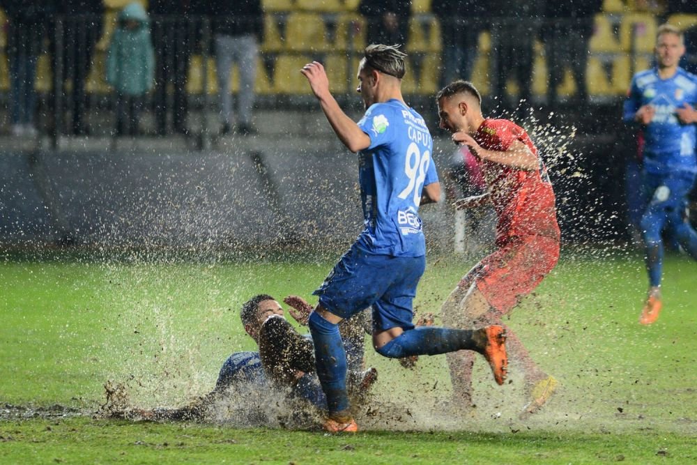 ”Și prin dinți găsești noroi”. Imaginile care l-au făcut pe Ilie Dumitrescu să reacționeze, după Chindia - FCSB_2