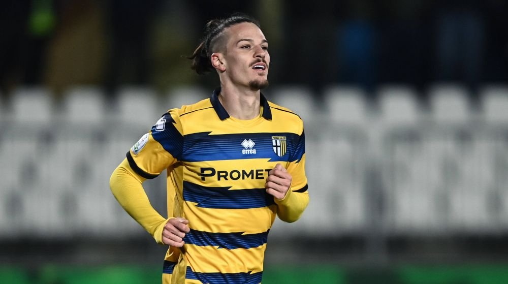 Dennis Man, gol spectaculos pentru Parma! Stâng letal arătat în duelul cu Brescia_7