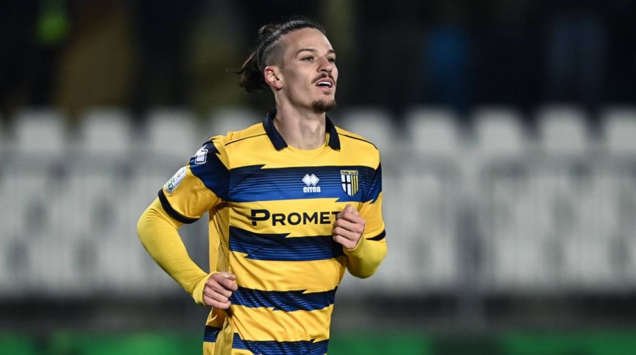 Dennis Man, gol spectaculos pentru Parma! Stâng letal arătat în duelul cu Brescia_7