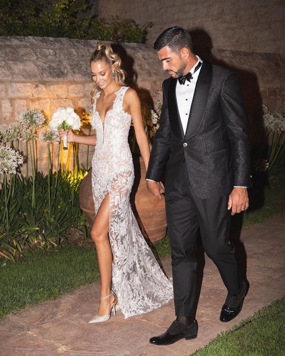 Soția lui Graziano Pelle a stârnit imaginația fanilor cu ultima apariție în costum de baie. Viktoria Varga este model și influencer_4
