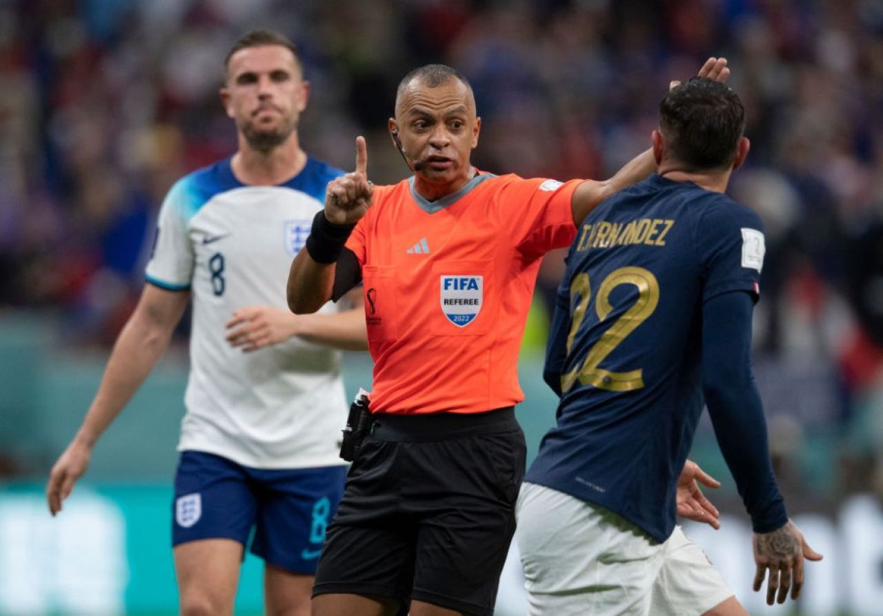 Fanii Angliei s-au răzbunat! Suporterii The Three Lions au modificat pagina de Wikipedia a arbitrului de la meciul cu Franța _6