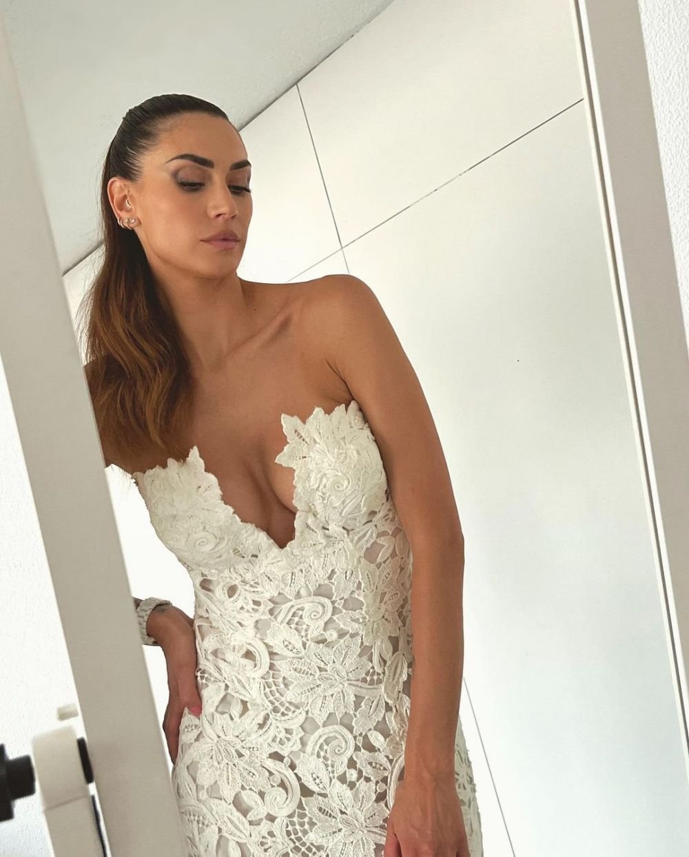 S-a dezbrăcat și a pozat acoperită doar de vopsea pentru a susține Italia la CM din 2010. Cum arată în prezent Melissa Satta, fosta soție a lui Christian Vieri_36