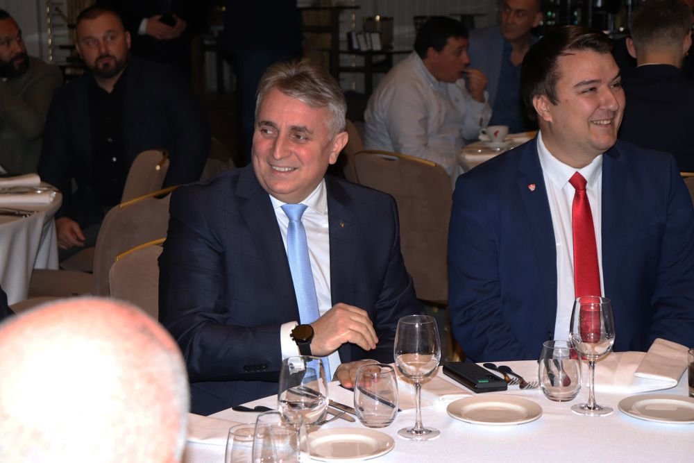 Dinamo și-a desemnat cei mai buni sportivi din 2022. Popovici, canotori și handbaliști, printre laureați_26