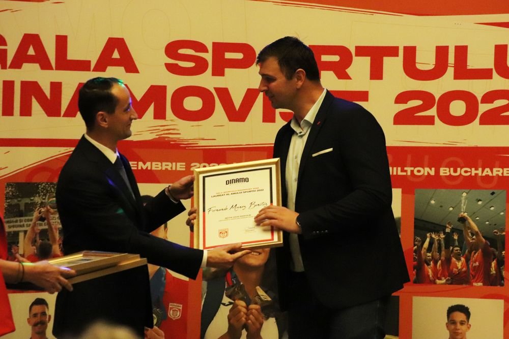 Dinamo și-a desemnat cei mai buni sportivi din 2022. Popovici, canotori și handbaliști, printre laureați_37