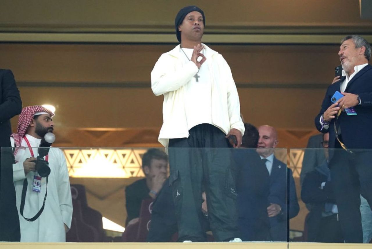 Cum a reacționat marele Ronaldinho, după reușita superbă a lui Julian Alvarez. Camerele TV au fost pe el_1